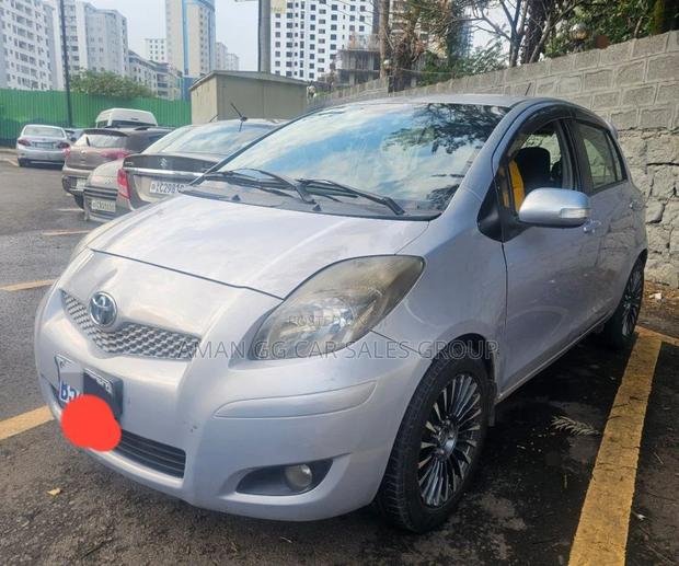 Toyota Yaris 2010 Silver