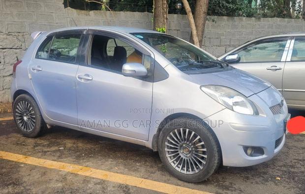 Toyota Yaris 2010 Silver