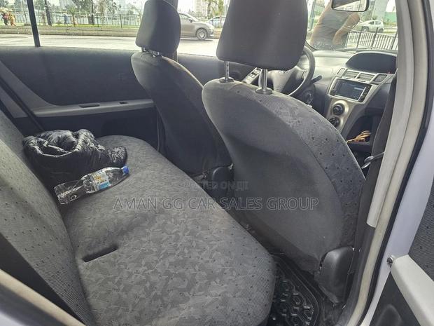 Toyota Yaris 2010 Silver