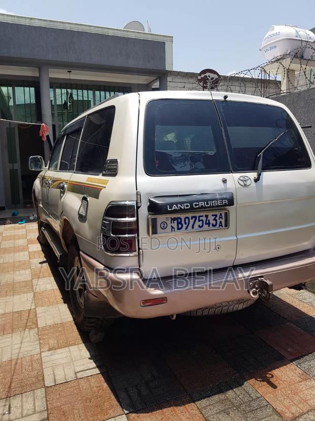 Toyota Land Cruiser 2003 White