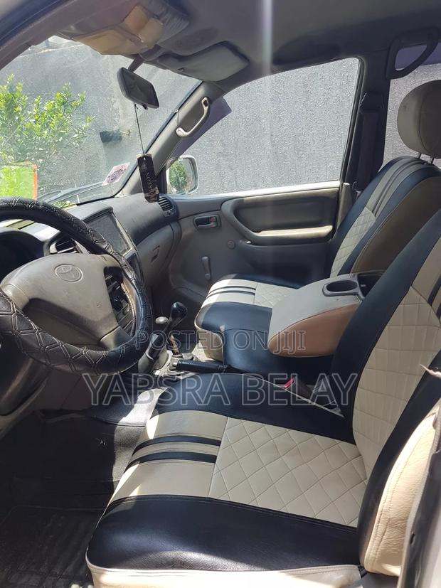 Toyota Land Cruiser 2003 White
