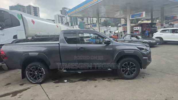 Toyota Hilux 2021 Black