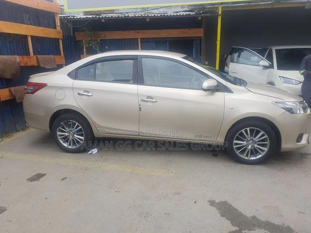 Toyota Yaris 2013 Pearl