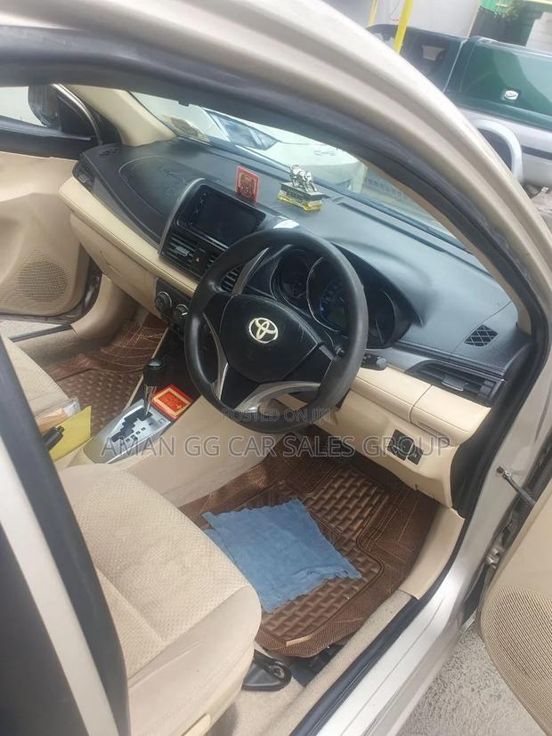 Toyota Yaris 2013 Pearl