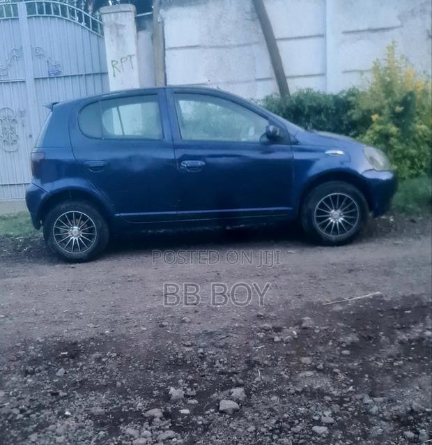 Toyota Vitz 2001 Blue