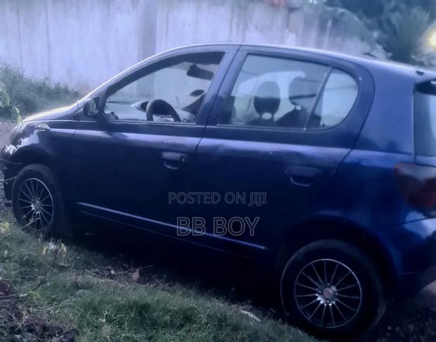 Toyota Vitz 2001 Blue