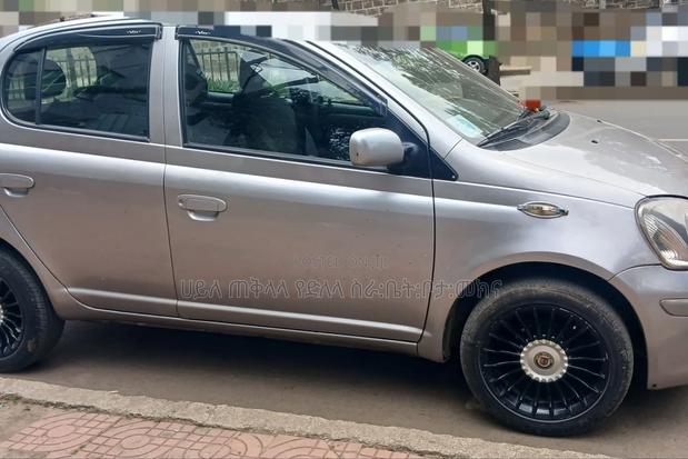 Toyota Vitz 2004 Purple