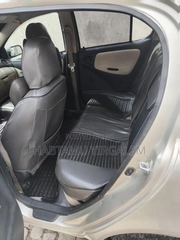 Toyota Vitz 2004 Silver