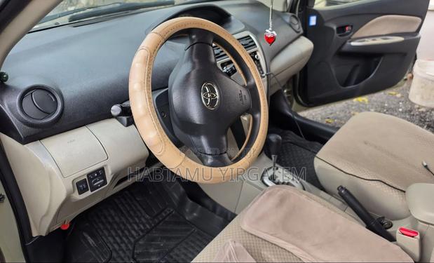 Toyota Yaris 2009 Yellow