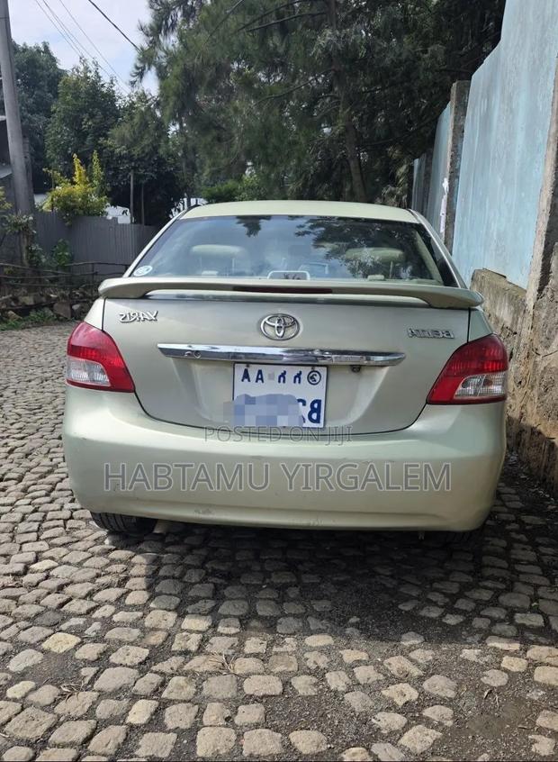 Toyota Yaris 2009 Yellow