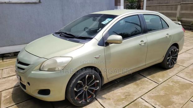 Toyota Yaris 2009 Yellow