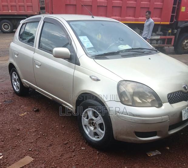 Toyota Vitz 2002 Gold