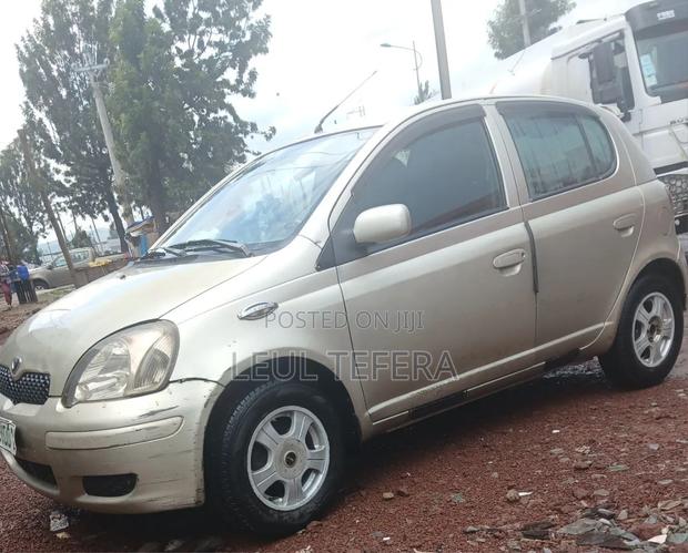 Toyota Vitz 2002 Gold