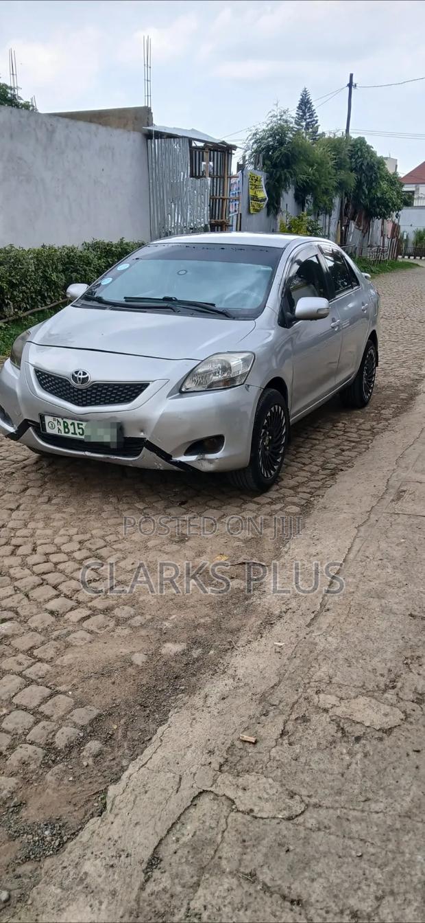 Toyota Belta 2010 Silver