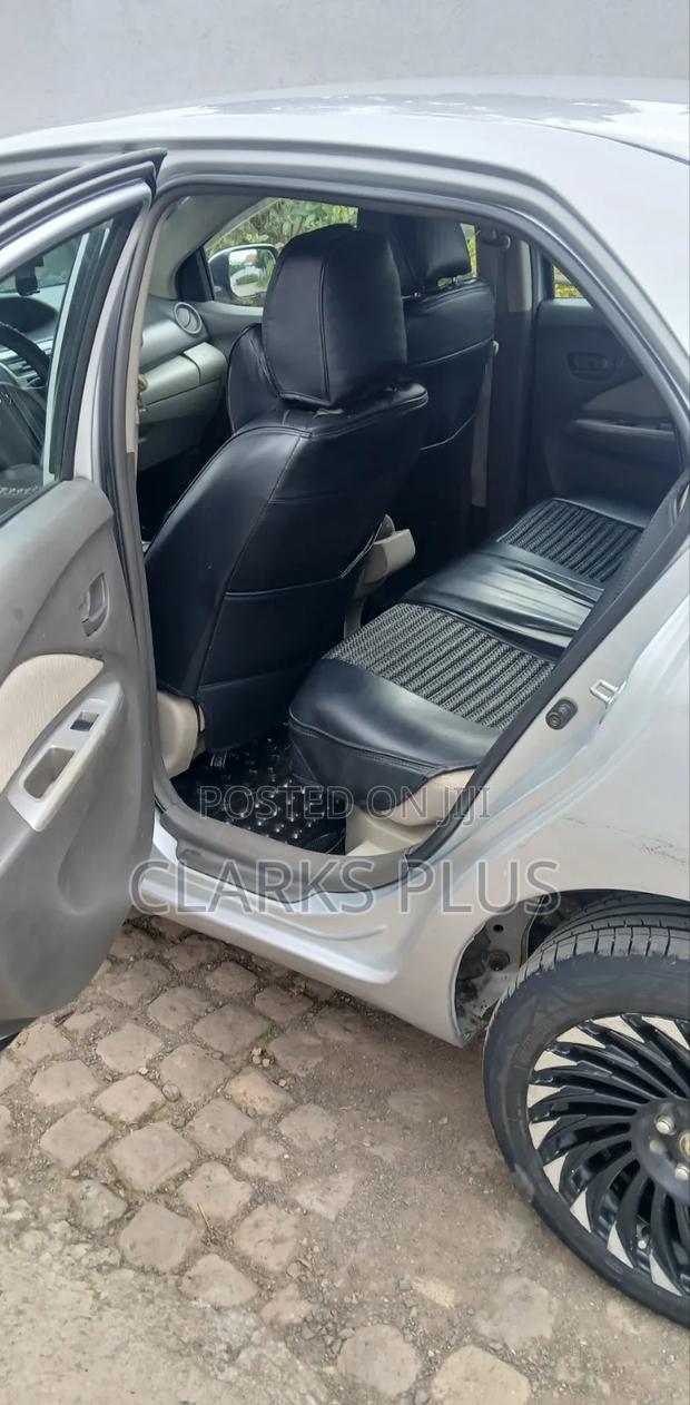 Toyota Belta 2010 Silver