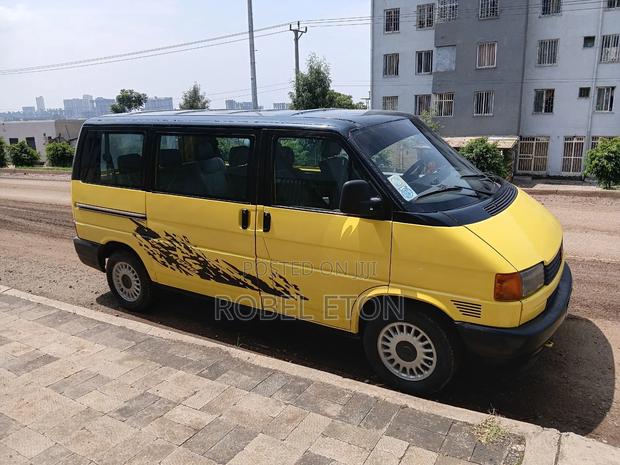 Volkswagen Microbus 2001 Yellow
