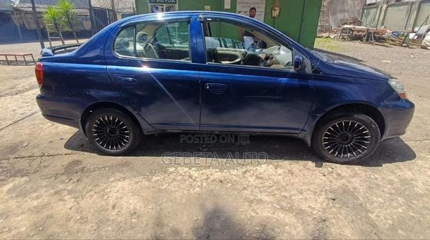 Toyota Platz 2005