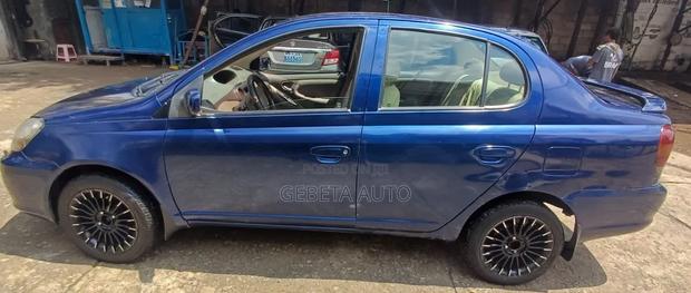 Toyota Platz 2005