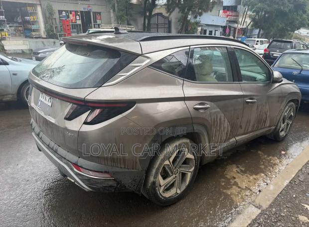 Hyundai Tucson 2022 Brown