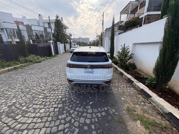 Volkswagen ID.6 2022 White