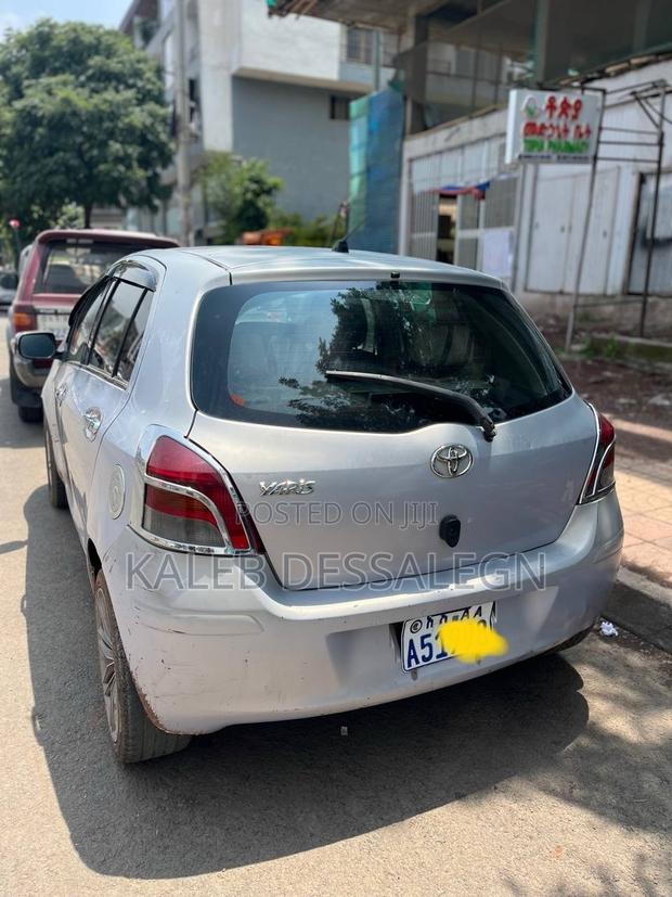 Toyota Yaris 2010 Silver