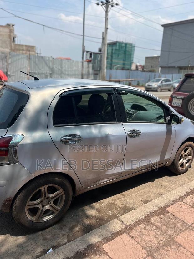 Toyota Yaris 2010 Silver