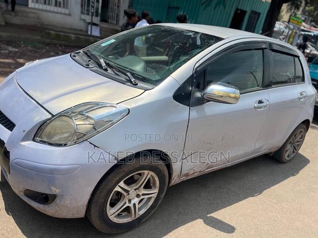 Toyota Yaris 2010 Silver