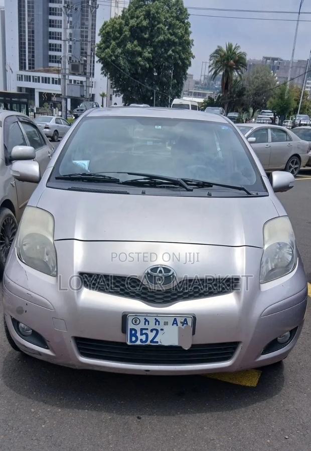 Toyota Yaris 2010 Gray
