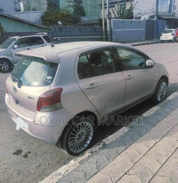 Toyota Yaris 2010 Gray