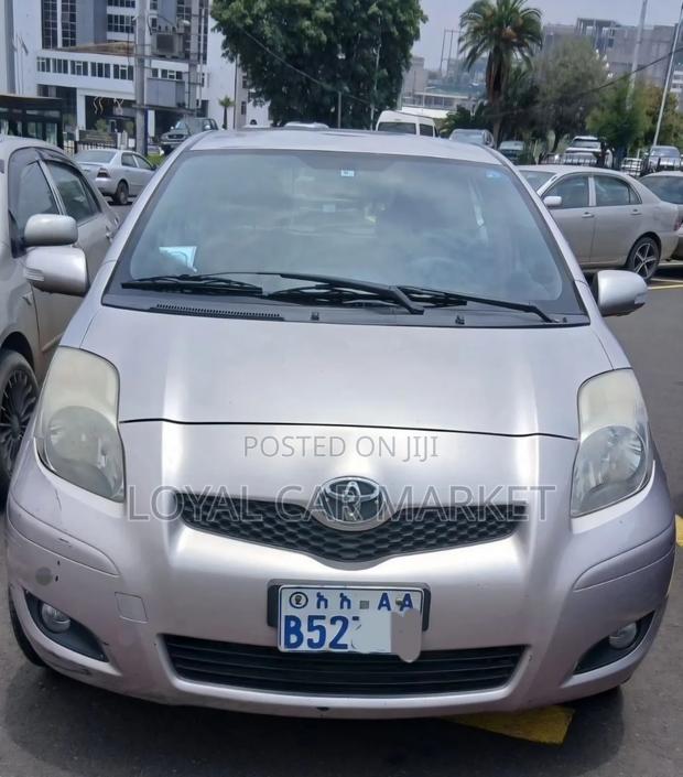 Toyota Yaris 2010 Gray