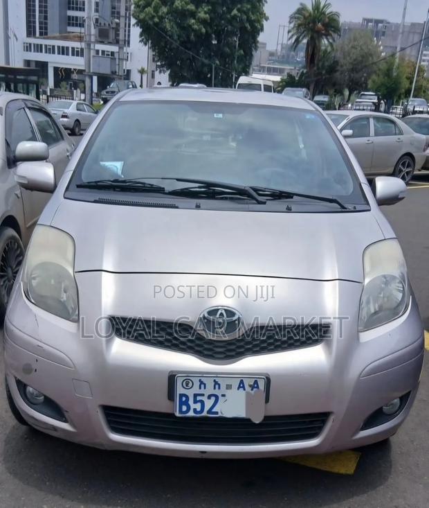 Toyota Yaris 2010 Gray