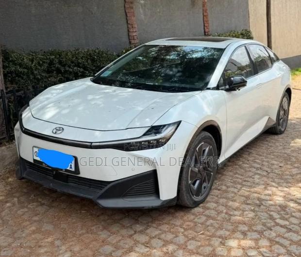 Toyota bZ3 63 kWh FWD 2023 White