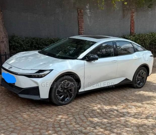 Toyota bZ3 63 kWh FWD 2023 White