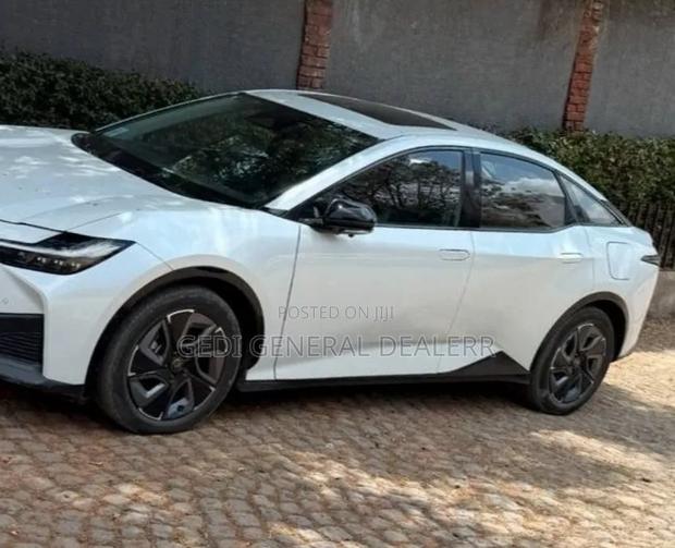 Toyota bZ3 63 kWh FWD 2023 White