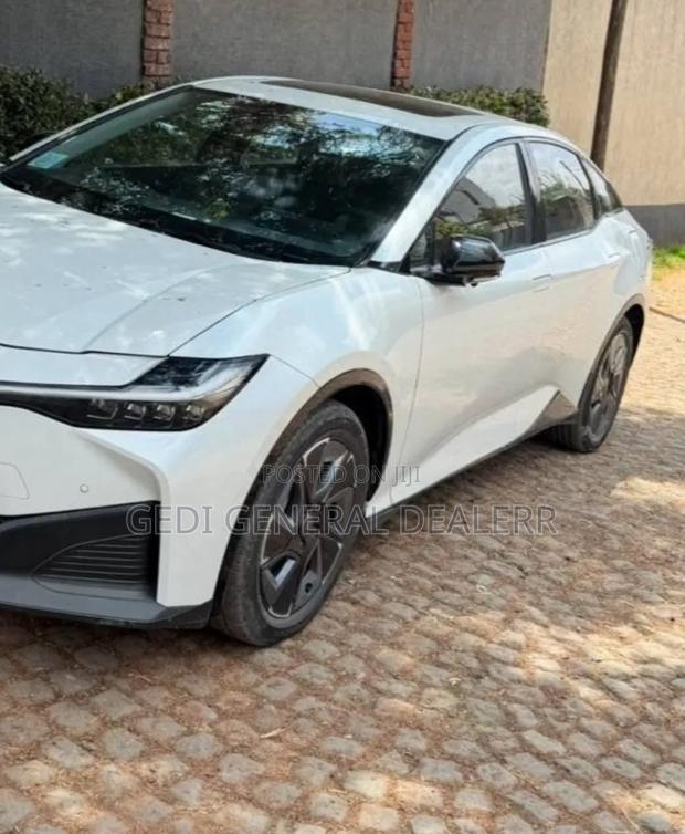 Toyota bZ3 63 kWh FWD 2023 White