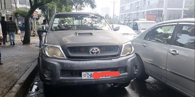 Toyota Hilux 2008 Gray