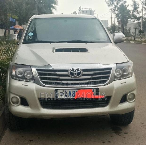 Toyota Hilux 2013 Beige