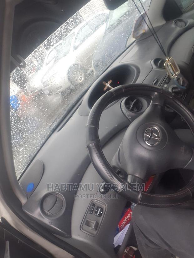 Toyota Vitz 2004 Gold