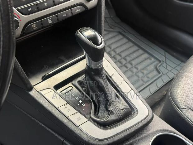 Hyundai Avante 2016 Silver
