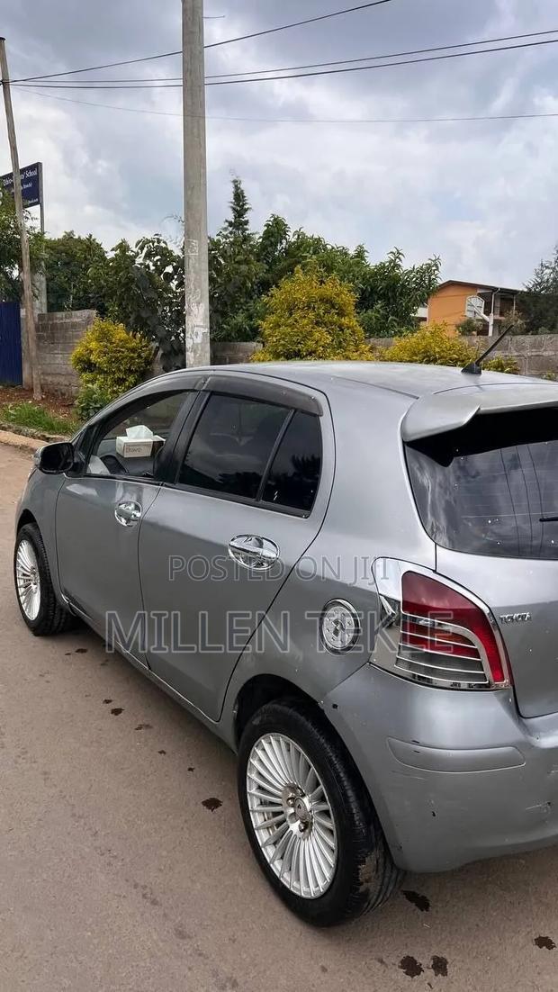 Toyota Yaris 2010 Silver
