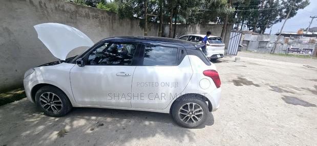 Suzuki Swift 2022 White