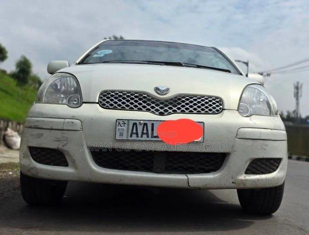 Toyota Vitz 2004 White