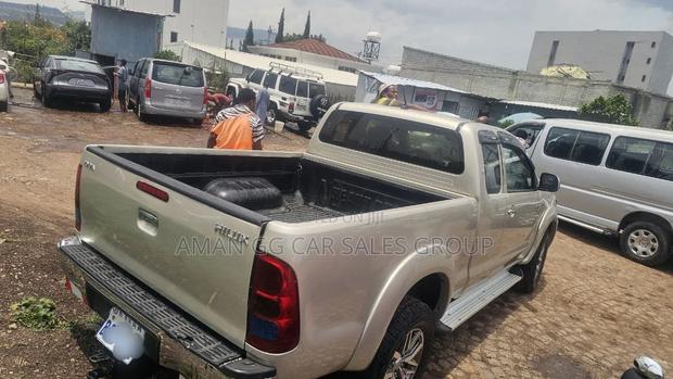 Toyota Hilux 2009 Maroon