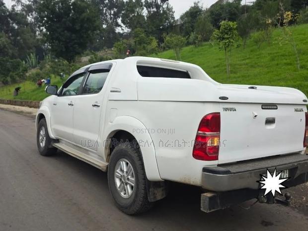 Toyota Hilux 2013 White