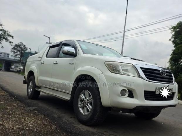 Toyota Hilux 2013 White