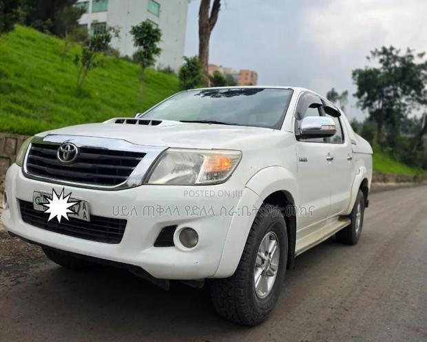 Toyota Hilux 2013 White