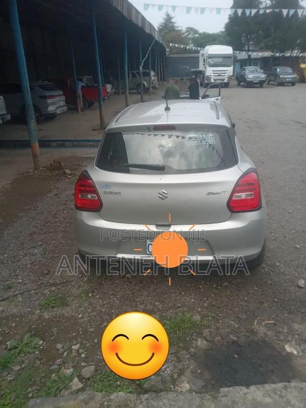 Suzuki Swift 2022 Silver