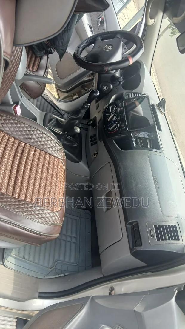 Toyota Hilux 2012 Silver