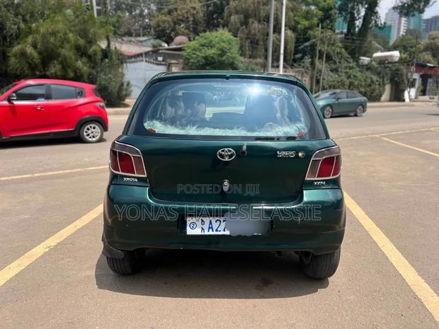 Toyota Vitz 2000 Green