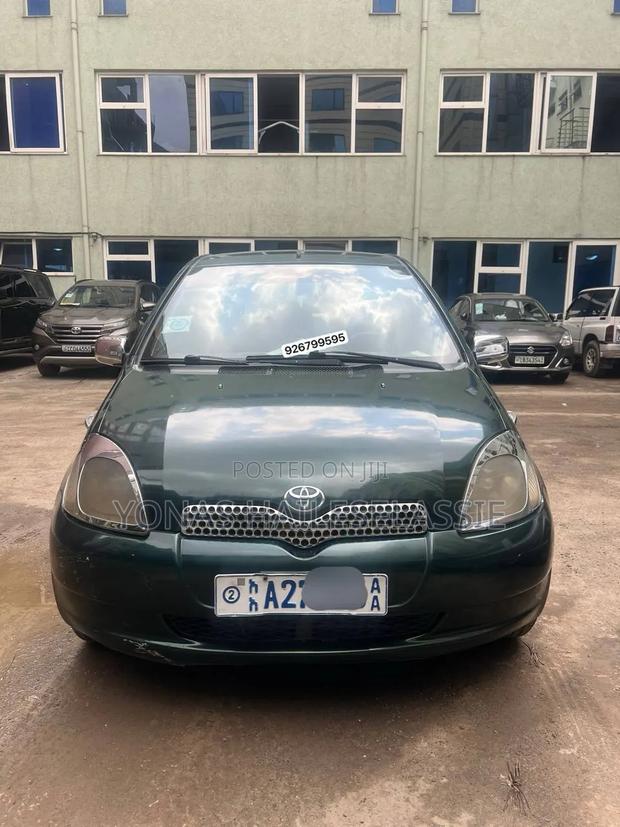 Toyota Vitz 2000 Green